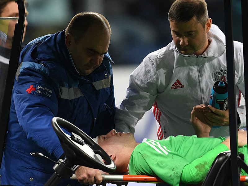 Испанцы нанесли вратарю сборной России Андрею Луневу скальпированную рану головы