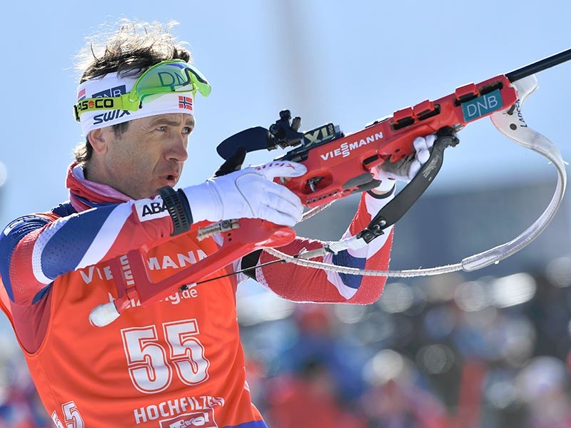 Самый титулованный спортсмен в истории зимних Олимпийских игр норвежский биатлонист Уле-Эйнар Бьёрндален заявил, что будет опасаться сдавать допинг-тесты, если российских спортсменов отстранят только из-за "царапин на пробирках"

