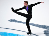 Михаил Коляда выступает в произвольной программе мужского одиночного катания на чемпионате России по фигурному катанию в Санкт-Петербурге