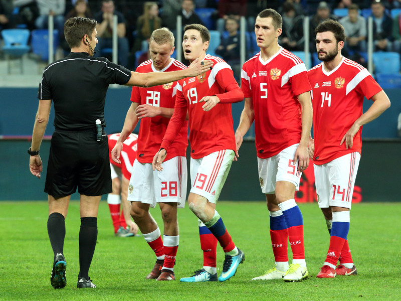 Сборная России по футболу ушла с антирекордной позиции в рейтинге ФИФА