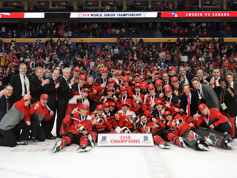 Канадские хоккеисты выиграли молодежный чемпионат мира, россиян к медалям не подпустили