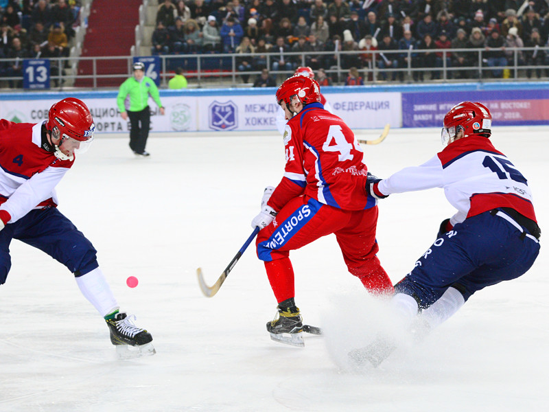 Сборная России одержала крупную победу над командой Норвегии в своем стартовом матче на чемпионате мира по хоккею с мячом, который начался в Хабаровске