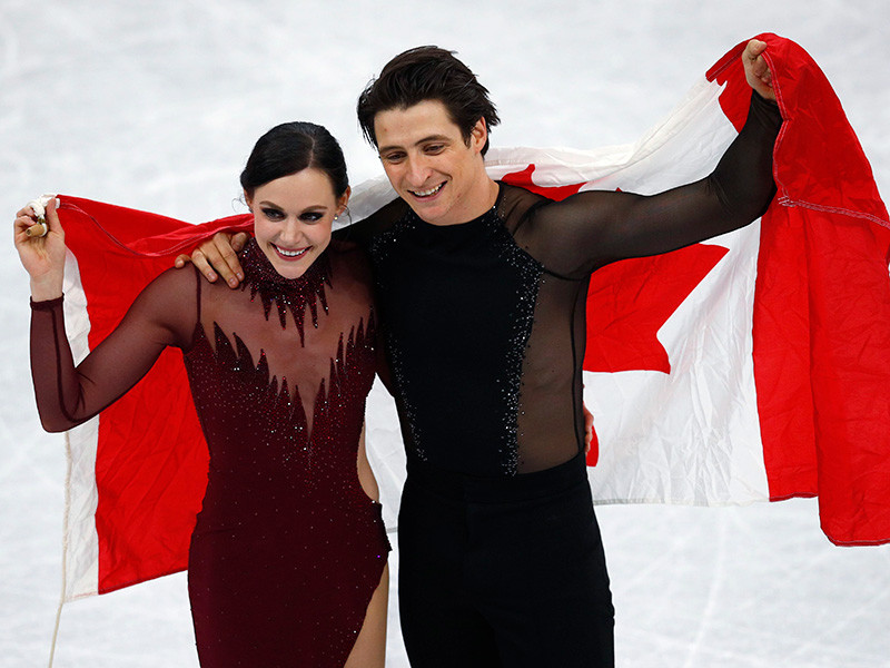 Канадские фигуристы Тесса Вирчу и Скотт Моир на зимних Играх в южнокорейском Пхенчхане стали трехкратными олимпийскими чемпионами в танцах на льду. По сумме короткой и произвольной программ спортсмены получили 206,07 балла, что является мировым рекордом