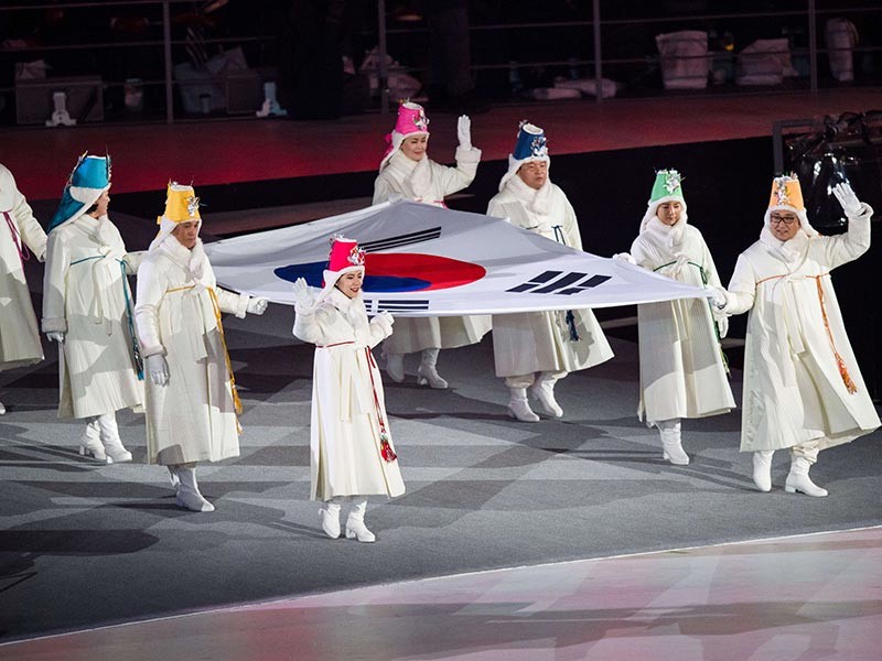 В южнокорейском Пхенчхане на специально построенной 35-тысячной арене стартовала церемония открытия XXIII зимних Олимпийских игр, в которых с 9 по 25 февраля примут участие спортсмены из 92 стран
