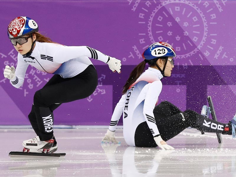 Полмиллиона южнокорейских болельщиков требуют снять с Олимпиады-2018 двух конькобежек сборной своей страны из-за их неспортивного поведения

