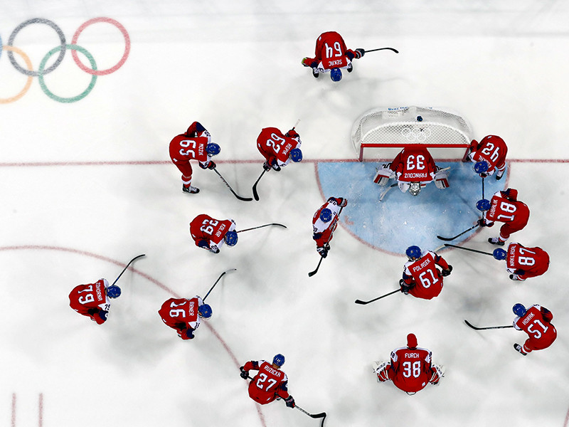 Представитель сборной Чехии по хоккею запретил российским телевизионщикам снимать тренировку своей команды перед полуфинальным матчем олимпийского хоккейного турнира против сборной РФ