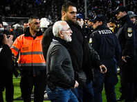Российский владелец ПАОКа Иван Саввиди с оружием прервал футбольный матч в Греции