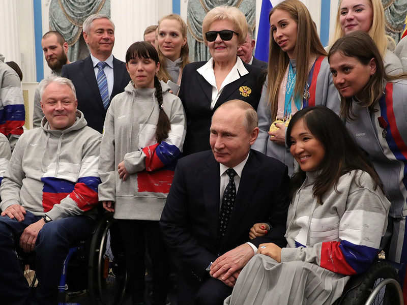 Путин вручил государственные награды российским призерам Паралимпиады-2018