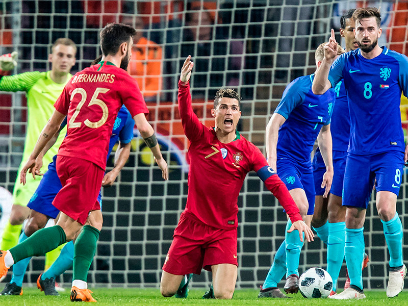 Голландские футболисты крупно обыграли португальцев в товарищеском матче

