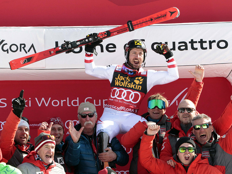 Австрийский горнолыжник Марсель Хиршер выиграл очередную золотую награду в слаломе на этапе Кубка мира в словенском Краньска-Гора и досрочно стал победителем общего зачета турнира, завоевав седьмой подряд большой Хрустальный глобус
