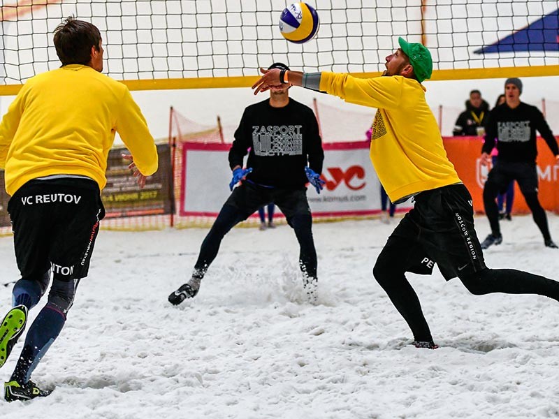 Международная федерация волейбола (FIVB) не стремится включать волейбол на снегу в программу зимних Олимпийских игр. Об этом ТАСС сообщил генеральный директор FIVB Фабио Азеведо

