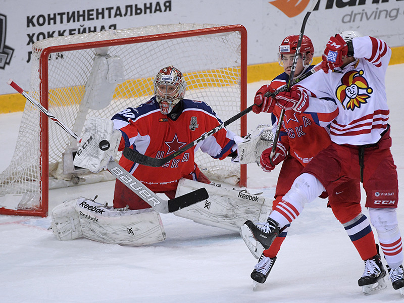 Финский "Йокерит" нанес первое поражение московскому ЦСКА в нынешнем плей-офф Континентальной хоккейной лиги (КХЛ)