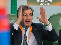 Президент португальского футбольного клуба "Спортинг" Бруну де Карвалью принял решение отстранить на неопределенный срок 19 игроков, которые выразили недовольство критикой с его стороны 