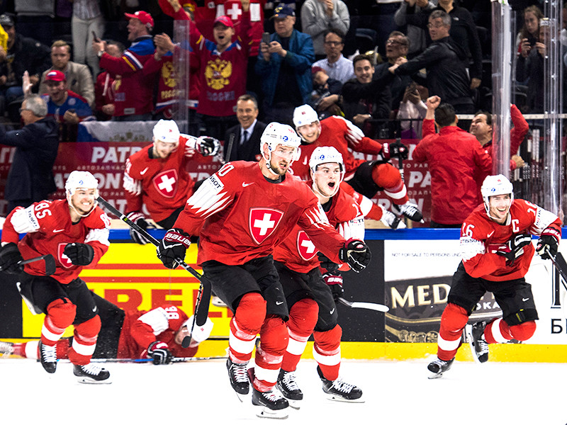 На льду Копенгагена сборная Швейцарии со счетом 3:2 победила команду Канады в полуфинале чемпионата мира по хоккею и стала участницей главного матча турнира

