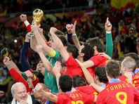 С того дня сборная Испании, почти не добивавшаяся успехов, выиграла два Евро и ЧМ-2010, а испанские клубы 7 раз брали Лигу чемпионов и 8 раз - Лигу Европы


