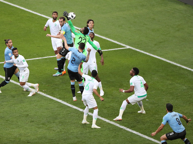 Сборная Уругвая одержала победу над командой Саудовской Аравии в матче второго тура группового этапа чемпионата мира по футболу