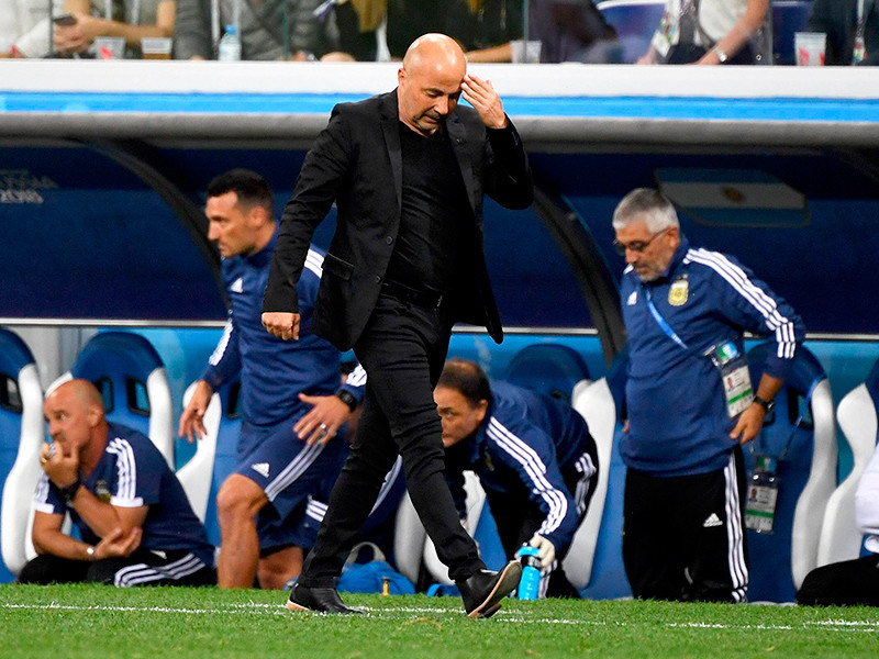Главный тренер сборной Аргентины Хорхе Сампаоли после крайне болезненного поражения от хорватов (0:3) на групповом этапе чемпионата мира получил "черную метку" от своих подопечных