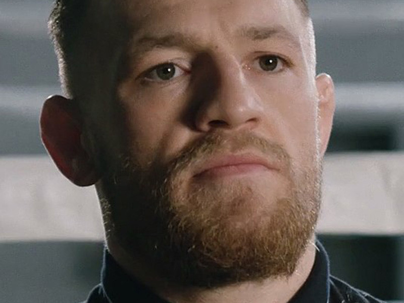 Экс-чемпион Абсолютного бойцовского чемпионата (UFC) в двух весовых категориях ирландский боец смешанного стиля (ММА) Конор Макгрегор избежал тюремного заключения из-за нападения на автобус в апреле этого года. Он пошел на сделку со следствием и сможет продолжить свою карьеру