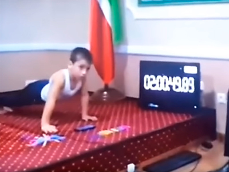 Пятилетний "чеченский Шварценеггер" отжался 4105 раз, но его рекорд не зафиксировали