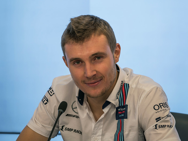 Россиянин Сергей Сироткин победил в голосовании за звание лучшего гонщика сезона в "Формуле-1" по версии читателей авторитетного английского портала Sky Sports