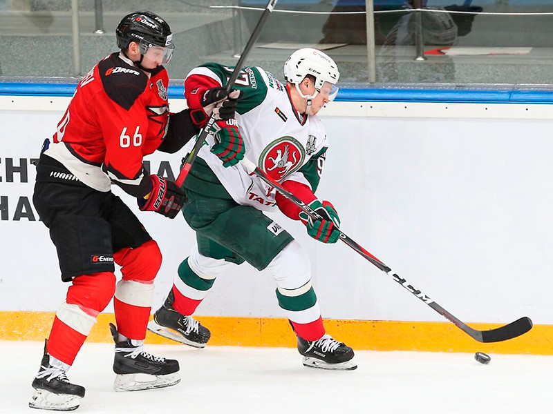 Хоккеисты омского "Авангарда" добились второй подряд крупной победы над казанским "Ак Барсом" в серии 1/8 финала плей-офф Континентальной хоккейной лиги