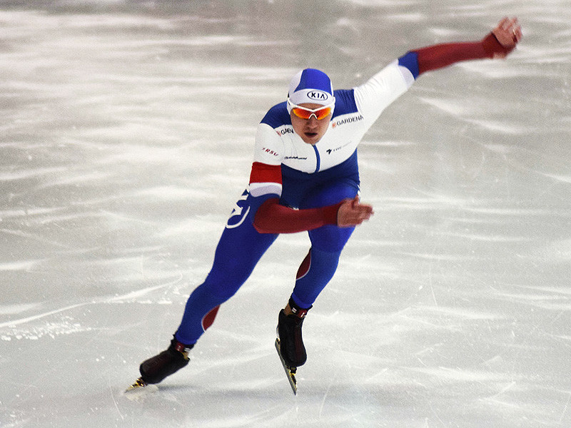 Россиянин Павел Кулижников завоевал золото чемпионата мира по конькобежному спорту в спринтерском многоборье, который завершился в голландском Херенвене