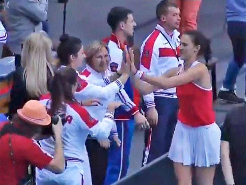 Женская сборная России по теннису обыграла команду Польши в первом матче турнира Группы I Кубка Федерации, который проходит в польском городе Зелена- Гура