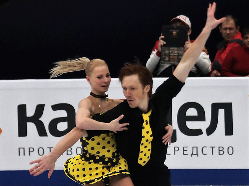 Россияне Евгения Тарасова и Владимир Морозов лидируют в соревнованиях спортивных пар на чемпионате мира по фигурному катанию в японской Сайтаме