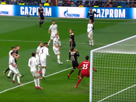 Победитель Лиги чемпионов УЕФА последних трех лет - мадридский "Реал" - выбыл уже на стадии 1/8 финала, крупно уступив дома амстердамскому "Аяксу"