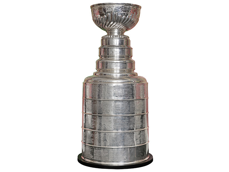 Клуб "Бостон Брюинз" вышел в финал розыгрыша Кубка Стэнли в Национальной хоккейной лиге (НХЛ), одержав победу над "Каролиной"в четырех матчах