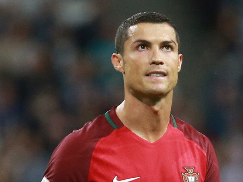 Португальские футболисты вышли в финал Лиги наций благодаря хет-трику Роналду