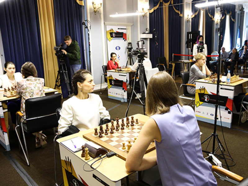 Турнир претенденток на шахматную корону выиграла участница, числившаяся запасной