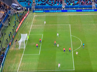 В полуфинальном матче на стадионе "Гремио" в Порту-Алегри перуанцы со счетом 3:0 переиграли победителей двух последних розыгрышей трофея - команду Чили
