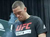 Американский боец UFC демонстративно выкурил на тренировке косяк марихуаны