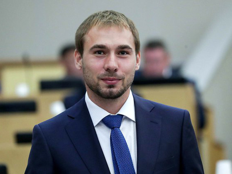 Антон Шипулин, избранный депутатом Государственной Думы, принял решение перечислять половину своей заработной платы на благотворительность