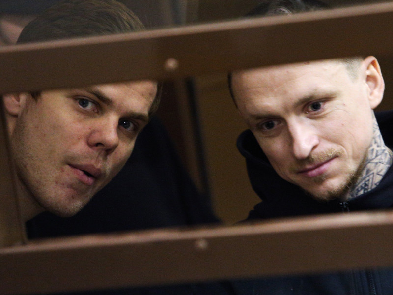 Футболистов Кокорина и Мамаева досрочно освободили из колонии
