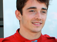 Шарль Леклер на "Феррари" выиграл квалификацию российского этапа "Формулы-1"