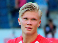 19-летний норвежец забил три мяча в дебютном матче за "Боруссию", выйдя на замену