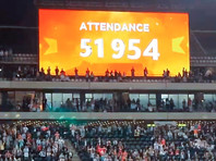 Выставочный благотворительный матч между швейцарцем Роджером Федерером и испанцем Рафаэлем Надалем в ЮАР установил мировой рекорд по посещаемости. На футбольном стадионе "Кейптаун" состоялось мероприятие, которые посетили 51 954 зрителя
