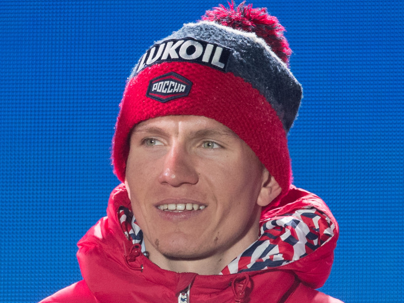 Александр Большунов с большим отрывом выиграл масс-старт "Ски Тура"