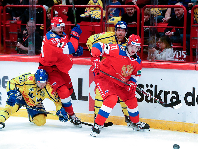 В Стокгольме сборная России уступила команде Швеции со счетом 2:5 в матче второго тура Шведских хоккейных игр. У хозяев льда отличились Маркус Нильссон (1'), Самуэль Фагемо (31'), Эмиль Сильвегор (35') и Лукас Бенгтссон (49', 51')
