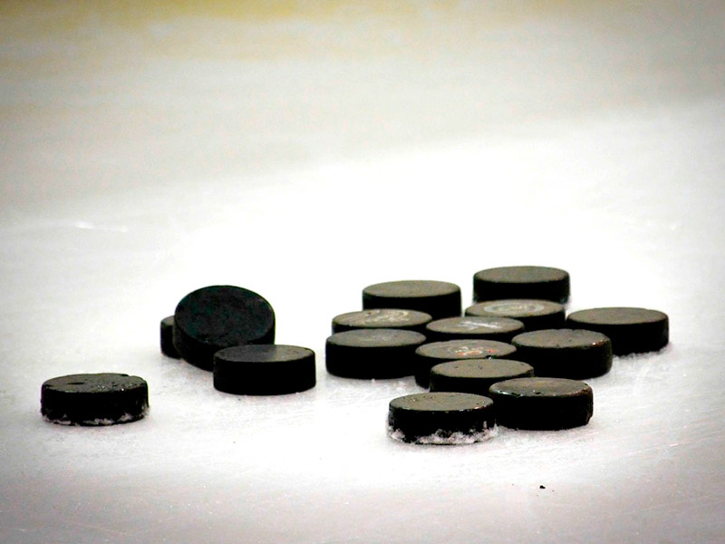 Международная федерация хоккея (IIHF) приняла решение отменить чемпионат мира среди женщин, который должен был пройти в канадских городах Галифаксе и Труро из-за угрозы заражения коронавирусом COVID-19

