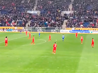 Футболисты "Баварии" и "Хоффенхайма" не атаковали в конце матча из-за поведения фанатов