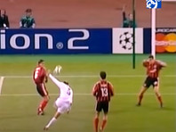 Лучшим в истории соревнования назван мяч Зинедина Зидана, выступавшего за испанский "Реал", в ворота немецкого "Байера" в финале Лиги чемпионов 2002 года