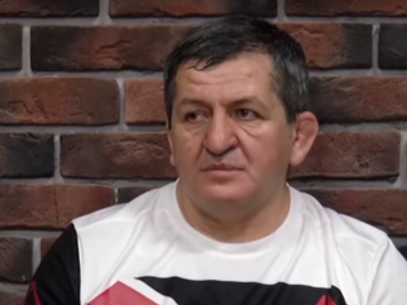Отец и тренер Хабиба Нурмагомедова впал в кому в ходе лечения от пневмонии