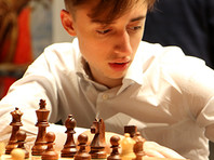 Россиянин Даниил Дубов выиграл супертурнир по быстрым шахматам в "армагеддоне"