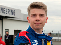 Первую победу в "Формуле-2" россиянин посвятил отцу, умершему от последствий коронавируса