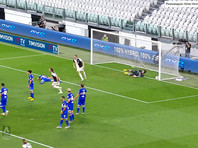В домашнем матче 36-го тура футбольного чемпионата Италии туринский клуб со счетом 2:0 переиграл "Сампдорию" благодаря голам Криштиану Роналду (45+7') и Федерико Бернардески (67'). Эта победа гарантировала "Ювентусу" титул за два тура до окончания турнира