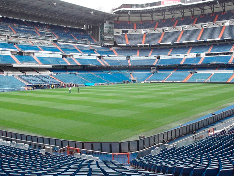 Шестой тур чемпионата Испании по футболу ознаменовался первыми в сезоне поражениями фаворитов турнира - мадридского "Реала" и "Барселоны", которым вскоре предстоит сыграть между собой