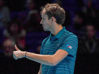 Медведев вышел в финал парижского турнира АТР